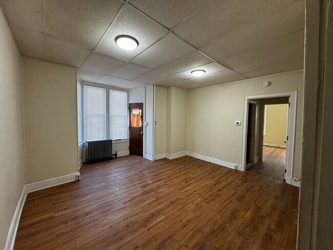 Building Photo - 10th St N 041