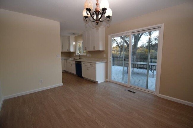 Building Photo - Newly Remodeled Lake of the Pines Home