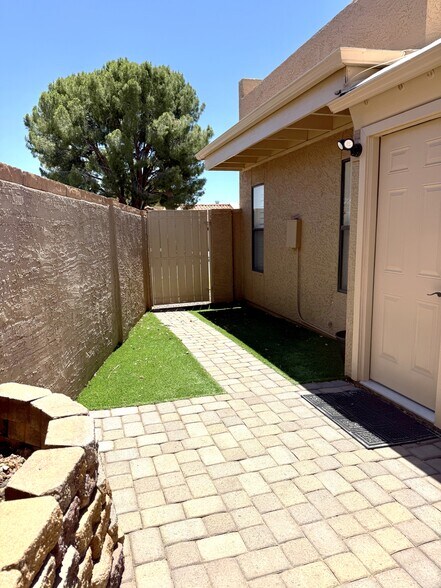 PATIO - 9040 E Winchcomb Dr