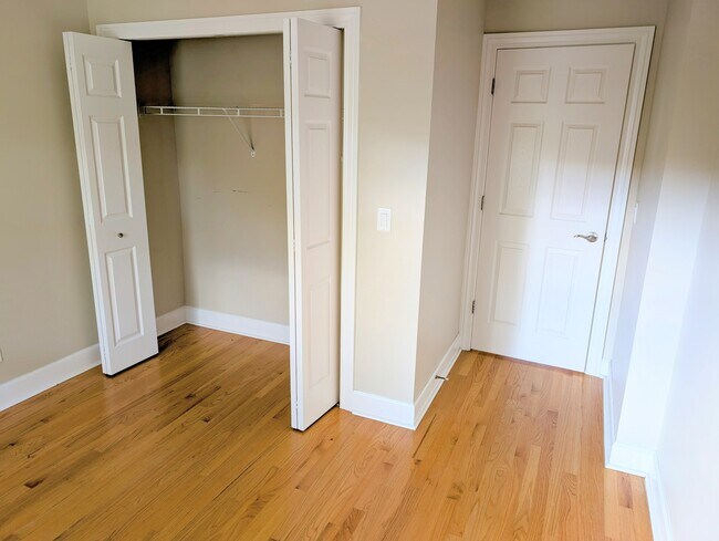 Building Photo - 142 Elmwood Ave