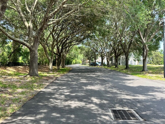 Building Photo - Gated Community, Minutes to the beach, sho...