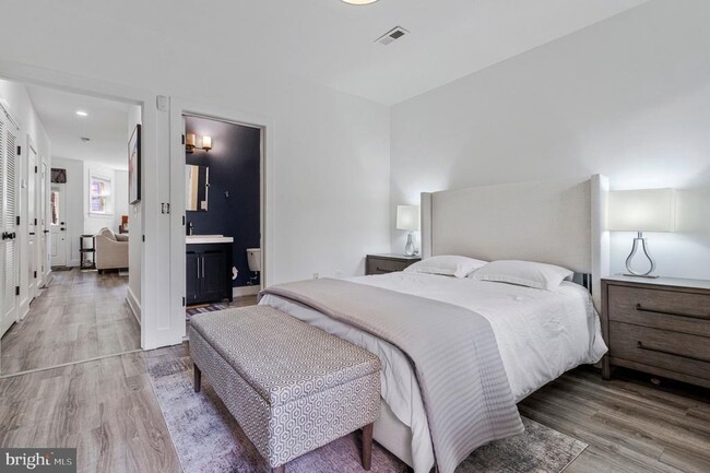 Building Photo - 1915 6th St NW