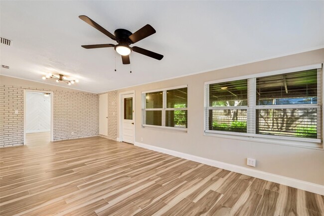 Building Photo - 1824 Roanoke Ave