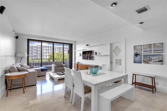 Building Photo - 251 Crandon Blvd