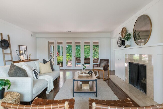 Building Photo - 765 Tiburon Blvd
