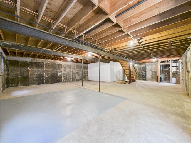 Building Photo - 136 Dow Ave