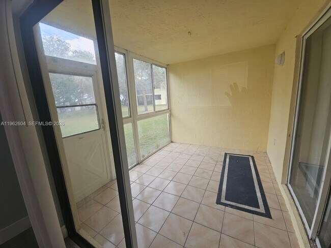 Building Photo - 177 Lakeview Dr