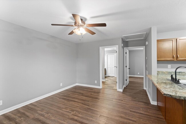 Building Photo - 800 Martin St