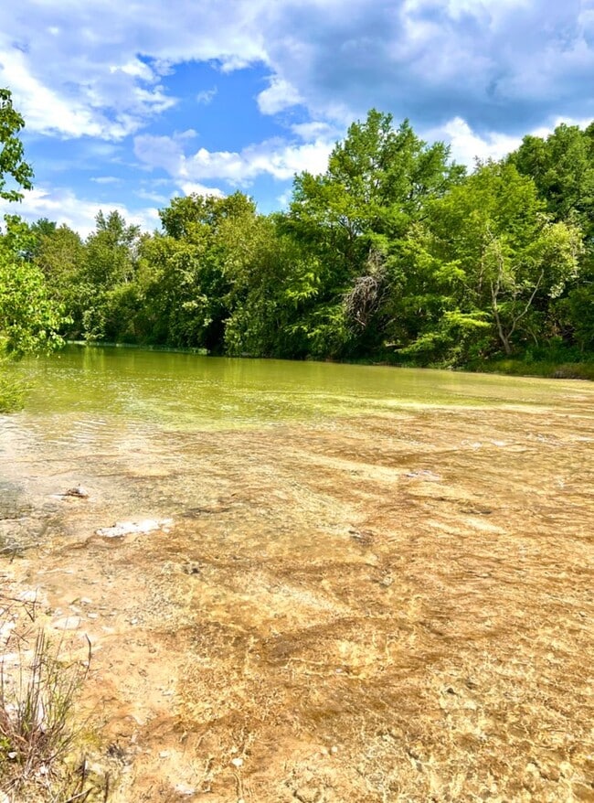 Building Photo - 3/2 Duplex on the River