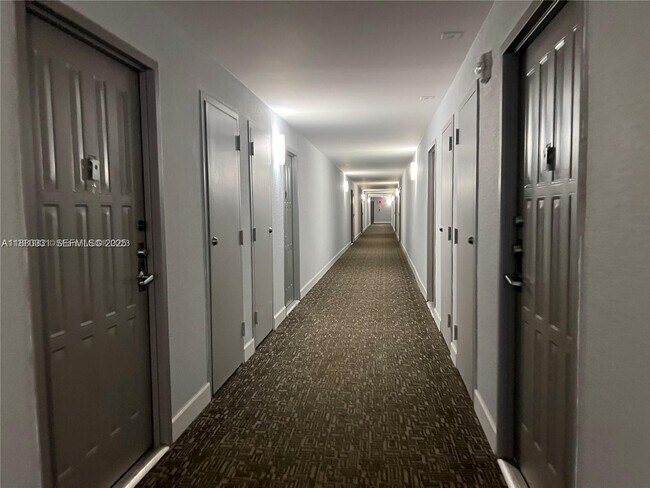 Building Photo - 200 Leslie Dr