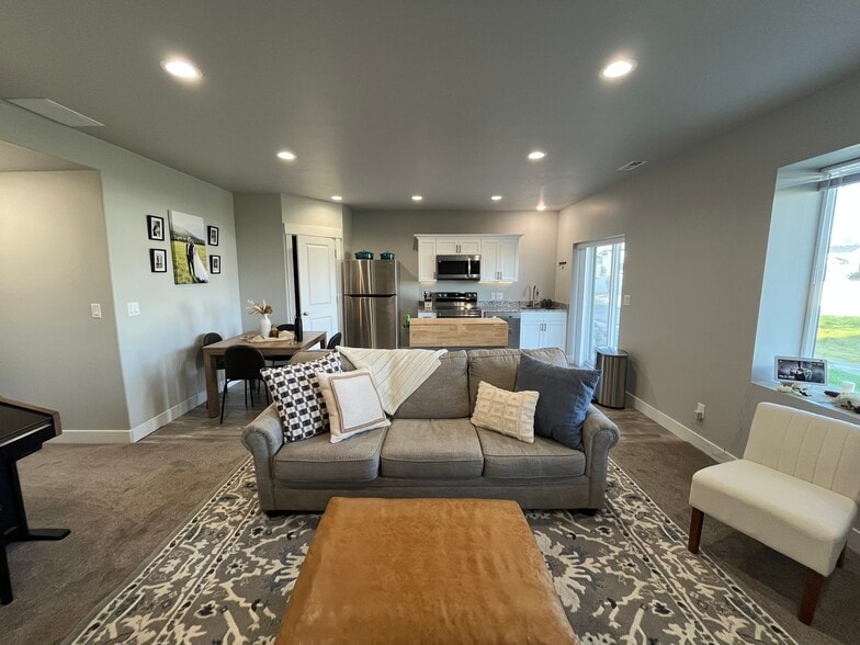 Building Photo - 7899 N Bristlecone Rd