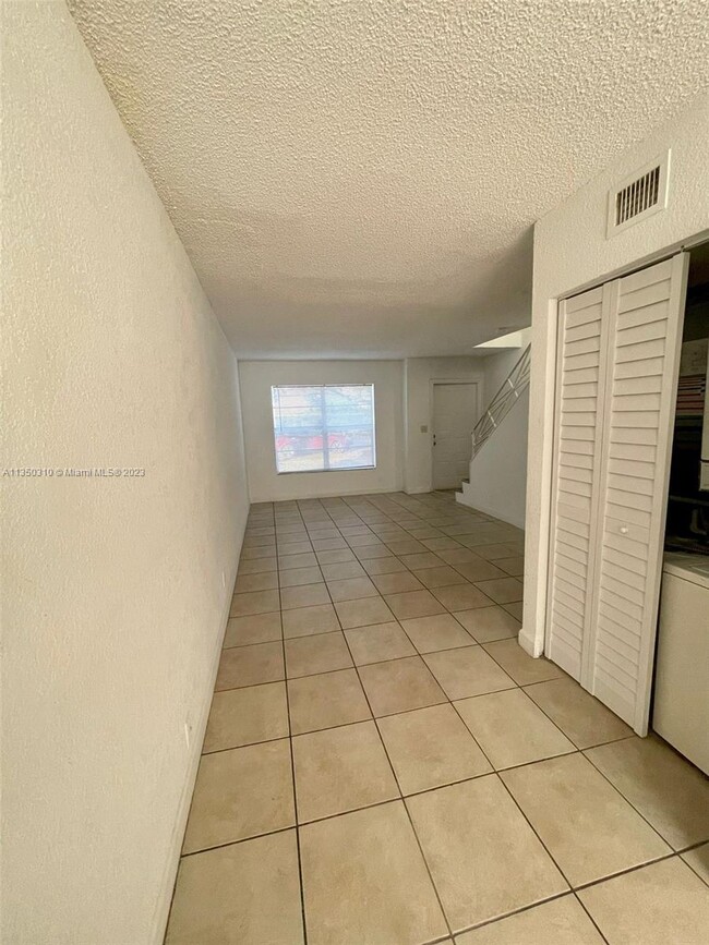 Building Photo - 4750 NW 9th Dr