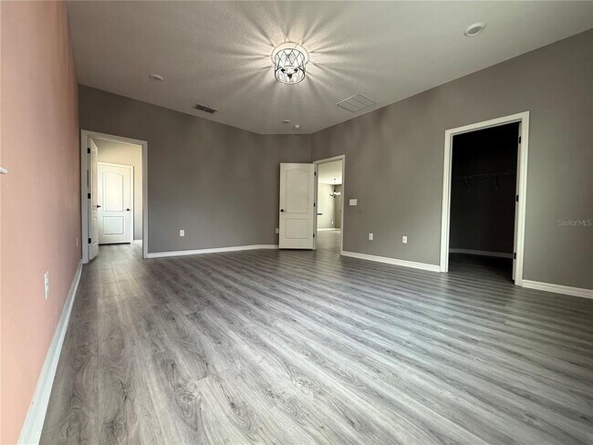 Building Photo - 10638 Laguna Plains Dr