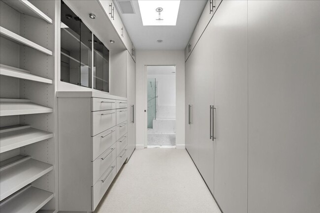 Building Photo - Modern 2BR Architectural + Rooftop in Prim...