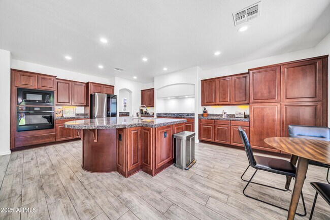 Building Photo - 7149 W Avenida Del Sol