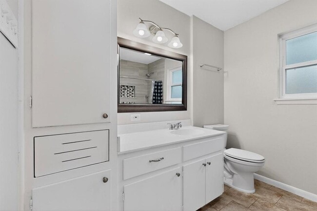 Building Photo - 4805 Broadhill Dr