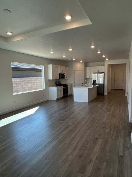 Living Room Area open to Kitchen - 1362 S Gulch Ln