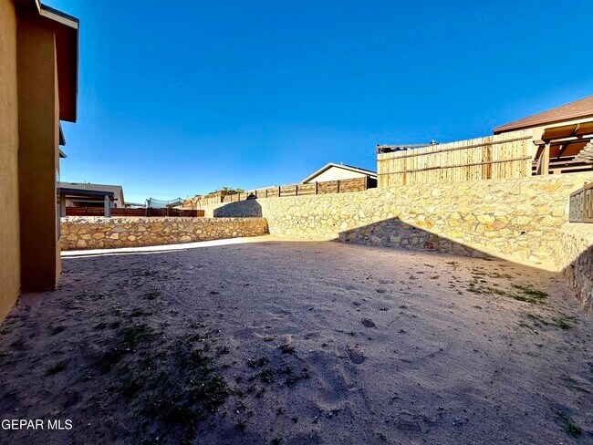 Building Photo - 11145 Eleanor Coldwell Ln