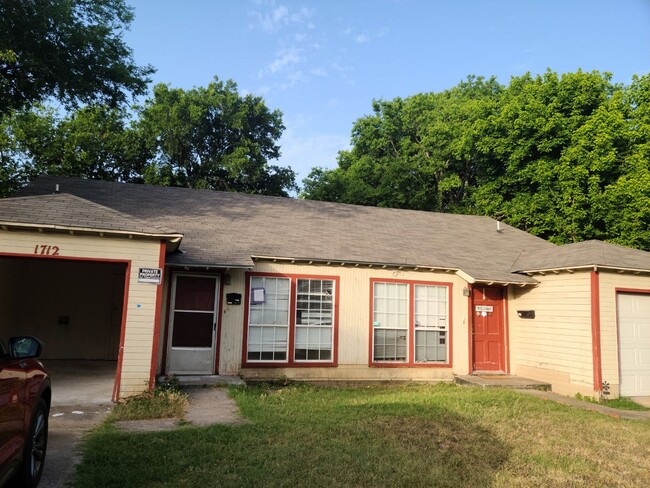 Building Photo - 1710-1712 Alamo Ave