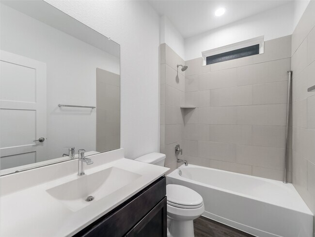 Building Photo - 387 Westlake Terrace Dr