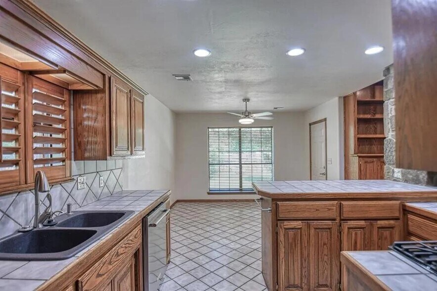 Building Photo - 3609 Hampton Ct