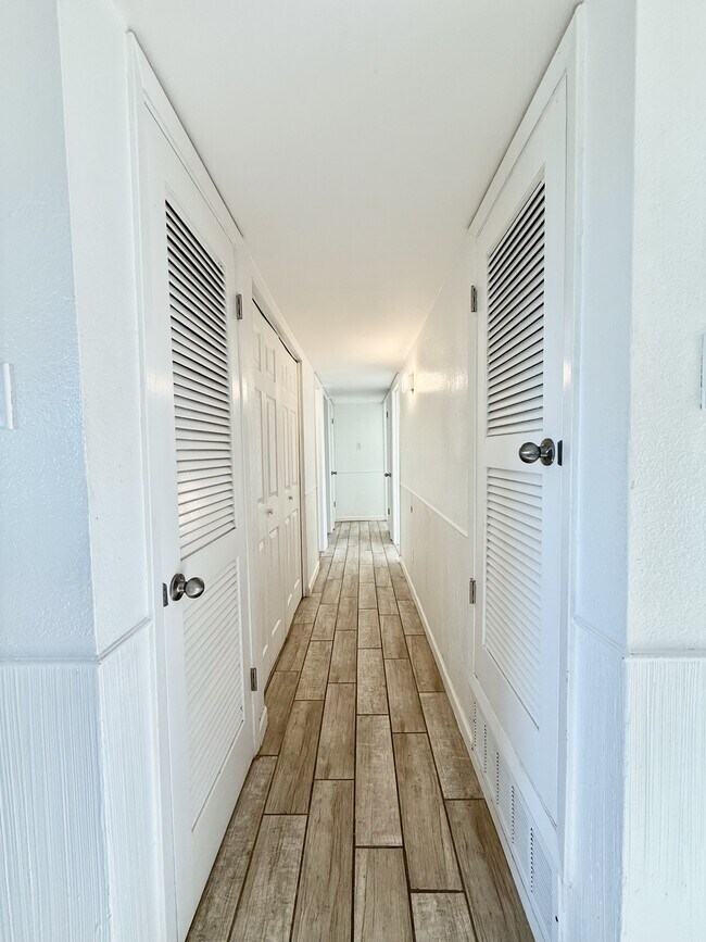 Building Photo - 10833 Cardigan Dr