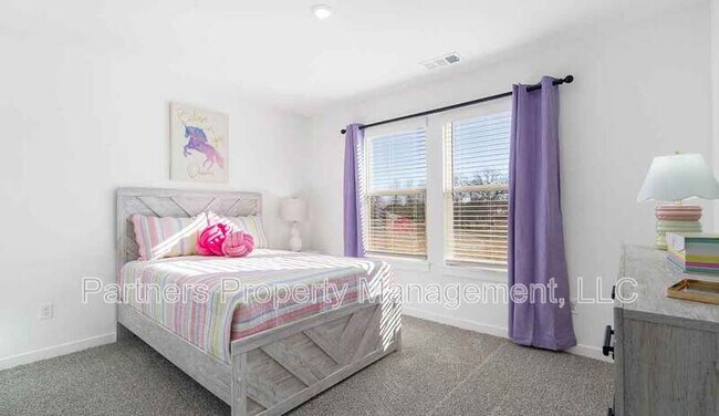 Building Photo - 1918 Larkspur St