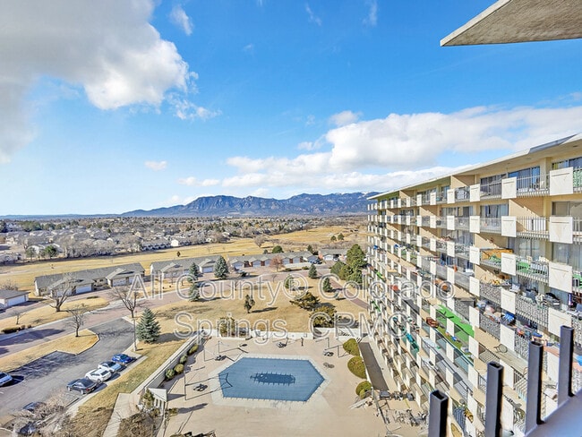 Building Photo - 411 Lakewood Cir