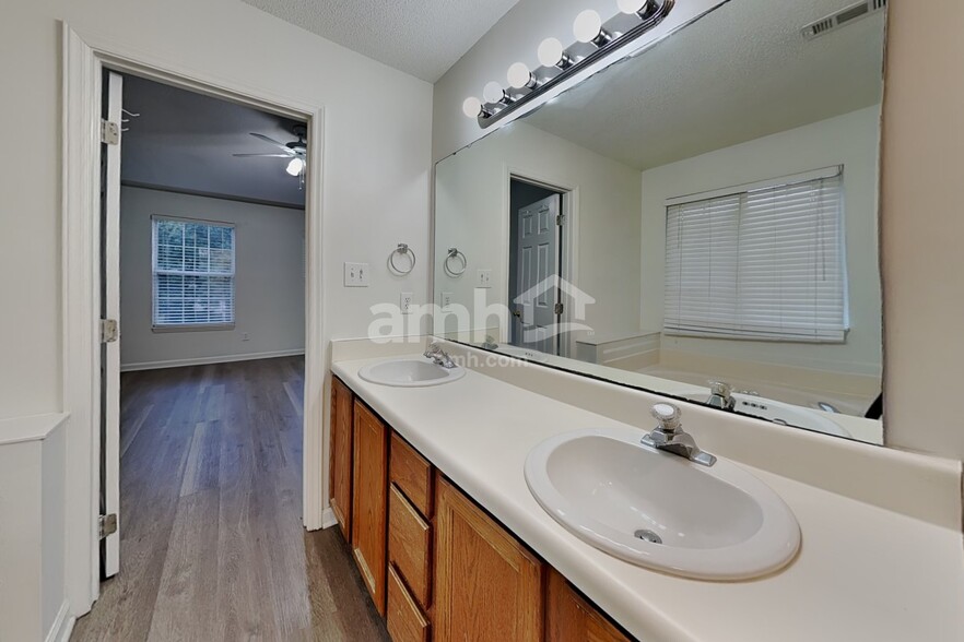 Building Photo - 5408 Botany Bay Dr