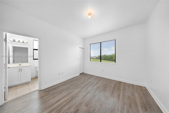 Building Photo - 268 NE 210th Way