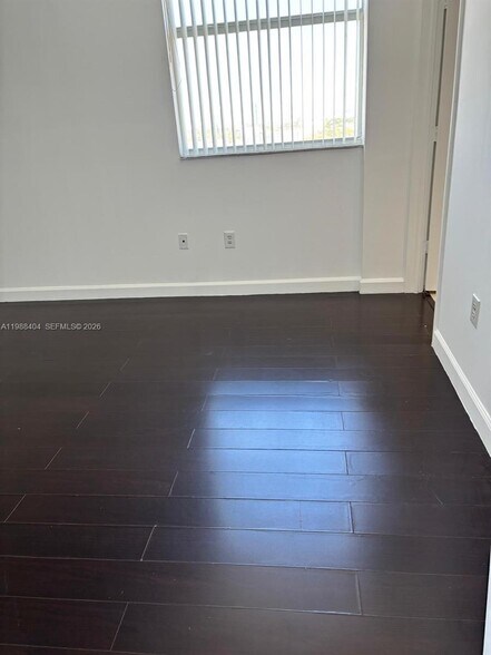 Building Photo - 1 Glen Royal Pky