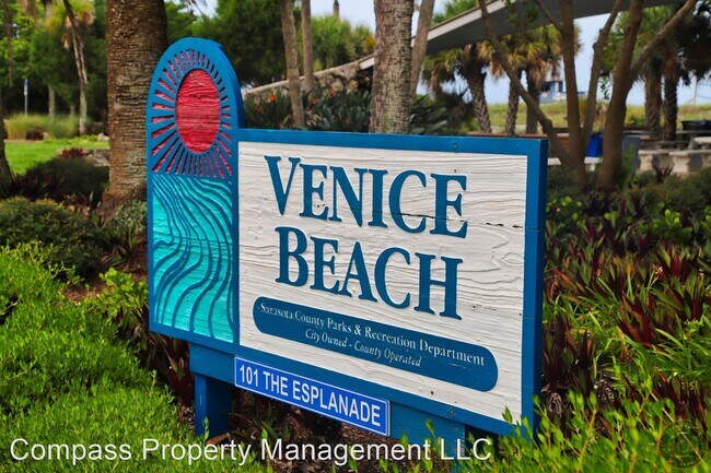 Building Photo - 2 br, 1.5 bath House - 713 W. Venice Ave.