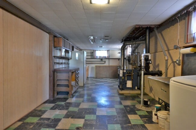 Building Photo - 2900 W 101st Pl