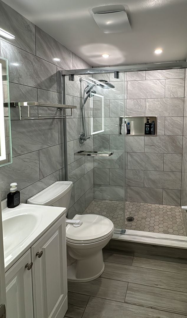 Building Photo - Charming Fully Updated 3-Bedroom Home with...