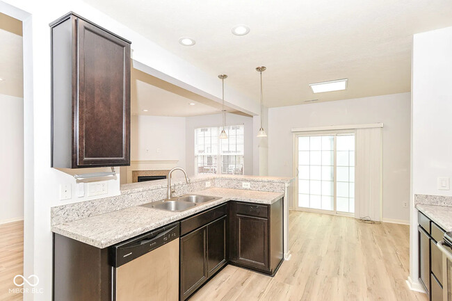 Building Photo - 9651 Calamus Dr