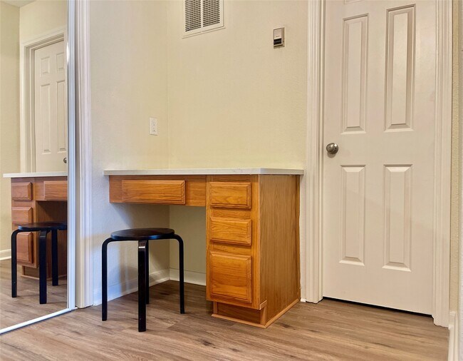 Building Photo - 1311 Antoine Dr