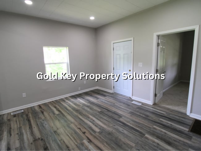 Building Photo - Nicely updated 3 BR 1 BA House with Covered Front Porch and Central Air (SECTION 8 APPROVED)