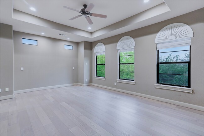 Building Photo - 1603 W 14th St