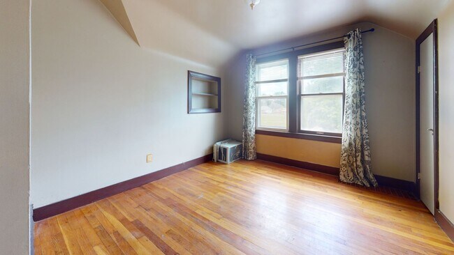 Building Photo - 11442 Jackson Ave