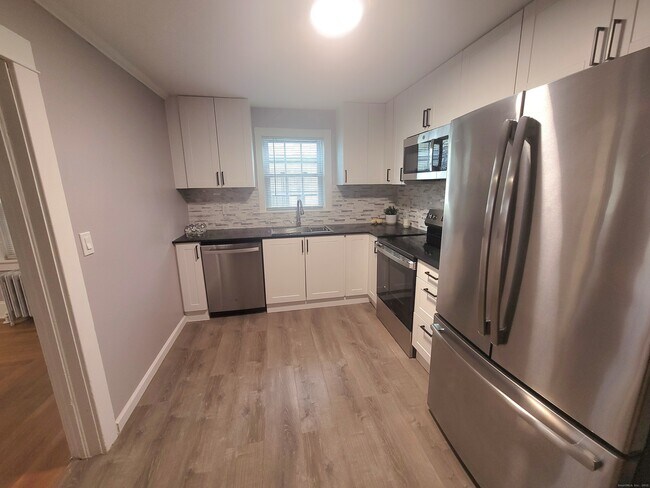 Building Photo - 12 Division St