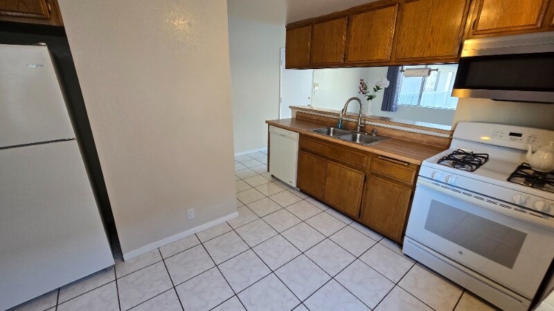 Building Photo - 4446 W 136th St