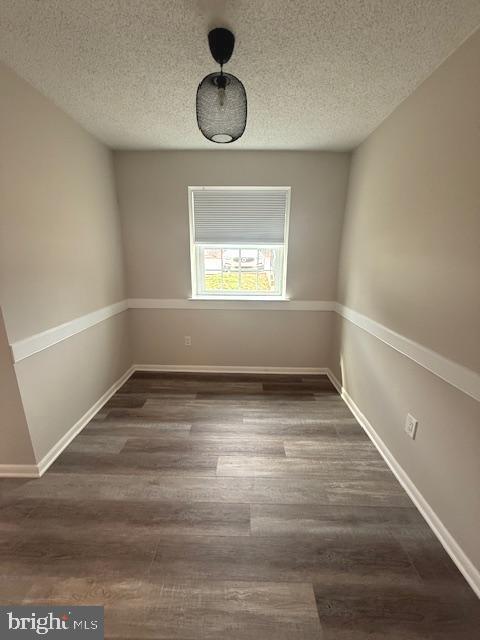 Building Photo - 3303 Valley Dr