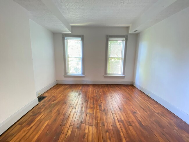 Building Photo - Dennison Ave 877 NCR
