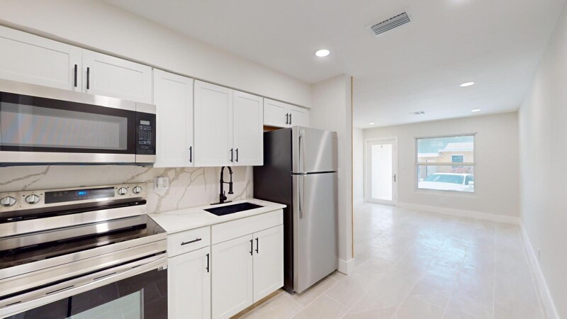 Building Photo - 4708 SW 33rd Ave