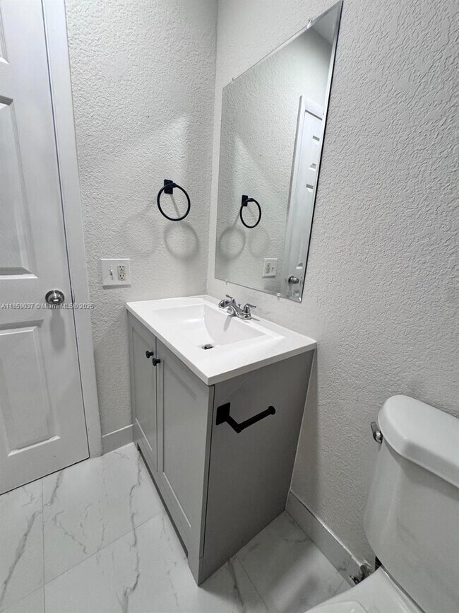 Building Photo - 4605 NW 9th Dr