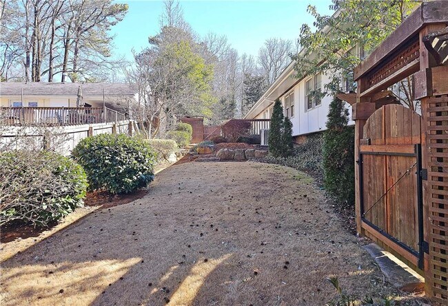 Building Photo - 1131 Milmar Dr NW