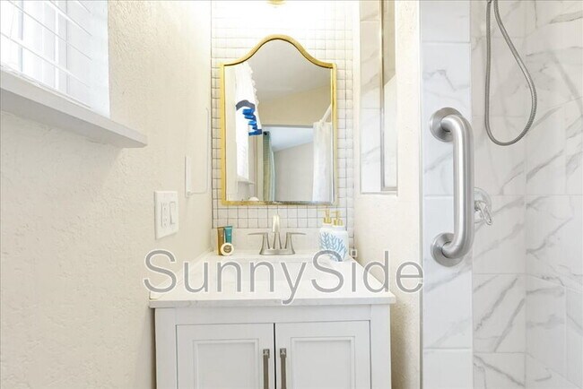 Building Photo - 42 Nottingham Way