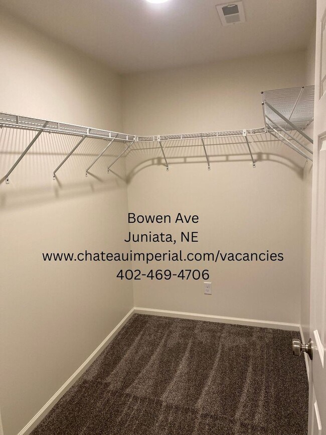 Building Photo - 600 N Bowen Ave