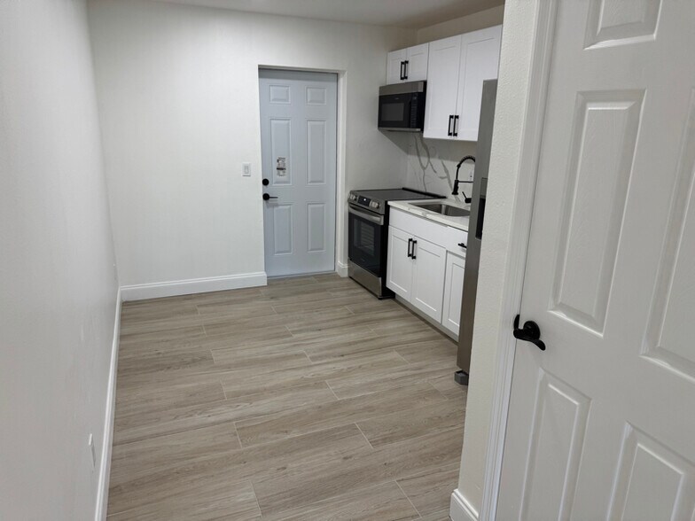 Building Photo - 9466 Tacoma Ave