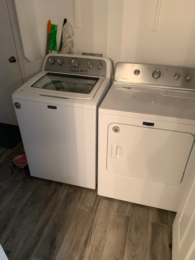 Building Photo - 4009 Louise Lee Dr